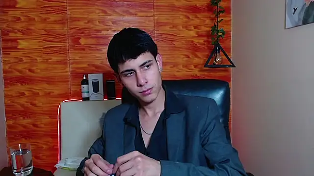 Snapshot of Bastiaan_28 chatting on January 18, 3:46 am Bastiaan 28 online show from January 18, 3:46 am