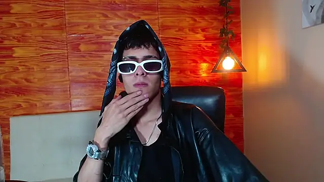 Snapshot of Bastiaan_28 chatting on February 17, 3:15 am Bastiaan 28 online show from February 17, 3:15 am