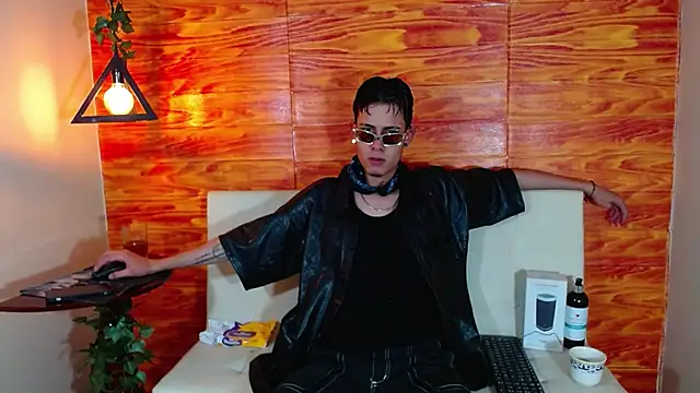 Snapshot of Bastiaan_28 chatting on March 8, 2:32 am Bastiaan 28 online show from March 8, 2:32 am