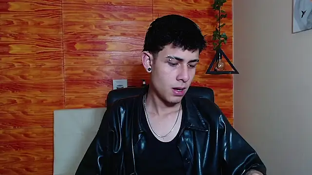 Snapshot of Bastiaan_28 chatting on February 2, 4:05 am Bastiaan 28 online show from February 2, 4:05 am