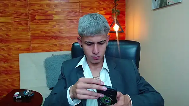 Snapshot of Bastiaan_28 chatting on December 17, 11:38 pm Bastiaan 28 online show from December 17, 11:38 pm