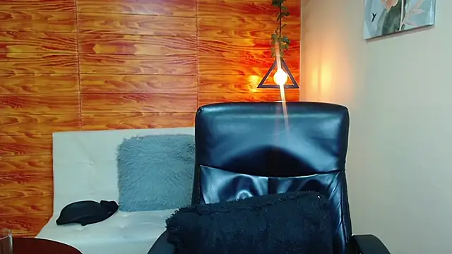 Snapshot of Bastiaan_28 chatting on December 15, 2:52 am Bastiaan 28 online show from December 15, 2:52 am