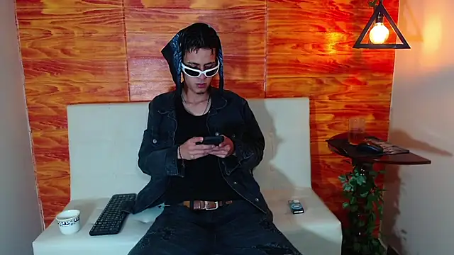 Snapshot of Bastiaan_28 chatting on March 7, 3:40 am Bastiaan 28 online show from March 7, 3:40 am