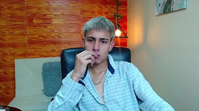 Snapshot of Bastiaan_28 chatting on December 26, 3:16 am Bastiaan 28 online show from December 26, 3:16 am