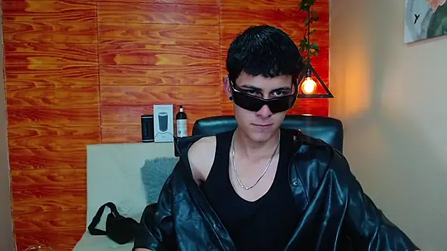 Snapshot of Bastiaan_28 chatting on January 17, 1:15 am Bastiaan 28 online show from January 17, 1:15 am