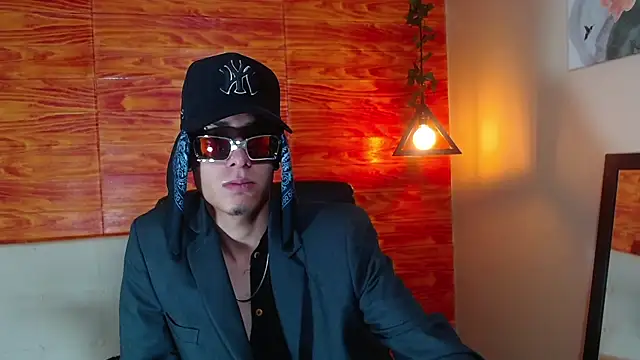 Snapshot of Bastiaan_28 chatting on February 16, 3:05 am Bastiaan 28 online show from February 16, 3:05 am