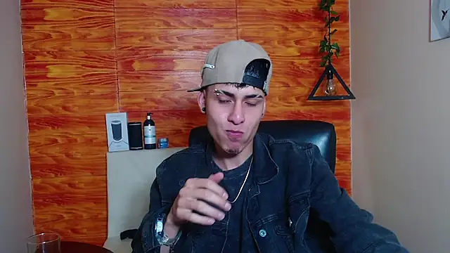 Snapshot of Bastiaan_28 chatting on February 6, 12:43 am Bastiaan 28 online show from February 6, 12:43 am