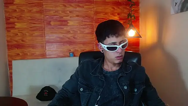 Snapshot of Bastiaan_28 chatting on March 3, 3:50 am Bastiaan 28 online show from March 3, 3:50 am