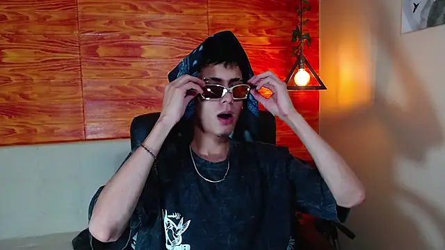 Snapshot of Bastiaan_28 chatting on February 22, 3:56 am Bastiaan 28 online show from February 22, 3:56 am