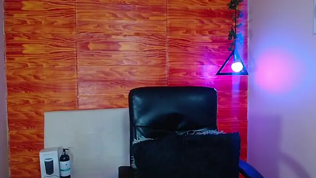 Snapshot of Bastiaan_28 chatting on March 21, 3:44 am Bastiaan 28 online show from March 21, 3:44 am