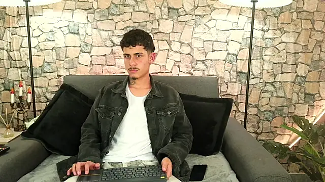 Snapshot of Bastiaan_28 chatting on October 24, 5:20 am Bastiaan 28 online show from October 24, 5:20 am