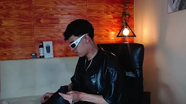 Snapshot of Bastiaan_28 chatting on February 8, 3:19 am Bastiaan 28 online show from February 8, 3:19 am