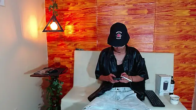 Snapshot of Bastiaan_28 chatting on March 11, 2:21 am Bastiaan 28 online show from March 11, 2:21 am