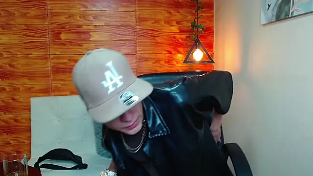 Snapshot of Bastiaan_28 chatting on January 5, 8:11 am Bastiaan 28 online show from January 5, 8:11 am