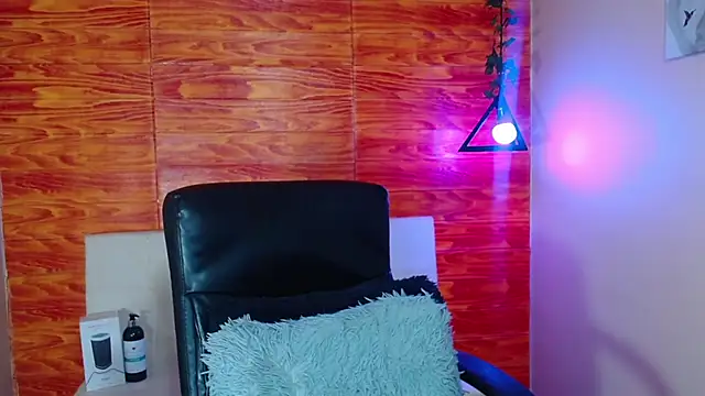 Snapshot of Bastiaan_28 chatting on March 20, 3:13 am Bastiaan 28 online show from March 20, 3:13 am