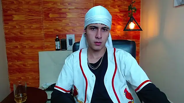 Snapshot of Bastiaan_28 chatting on January 12, 3:49 am Bastiaan 28 online show from January 12, 3:49 am