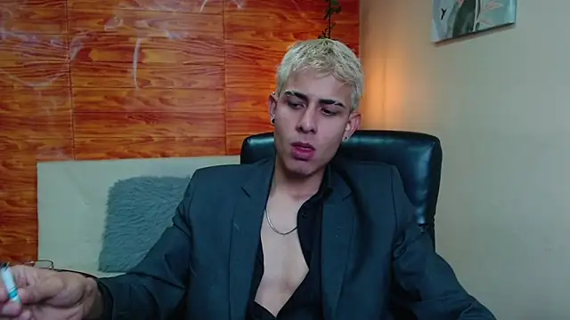 Snapshot of Bastiaan_28 chatting on December 12, 11:47 pm Bastiaan 28 online show from December 12, 11:47 pm