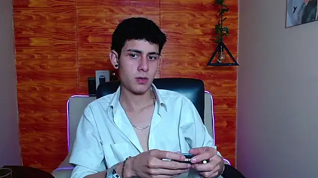 Snapshot of Bastiaan_28 chatting on January 21, 2:33 am Bastiaan 28 online show from January 21, 2:33 am