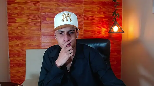 Snapshot of Bastiaan_28 chatting on March 14, 2:31 am Bastiaan 28 online show from March 14, 2:31 am