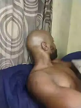 Snapshot of Stallion100 chatting on December 14, 1:06 am Stallion100 online show from December 14, 1:06 am