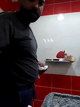 Snapshot of ListedLoin chatting on February 19, 10:01 am ListedLoin online show from February 19, 10:01 am