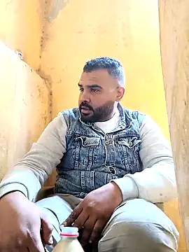 Snapshot of ListedLoin chatting on January 10, 8:40 am ListedLoin online show from January 10, 8:40 am