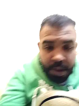 Snapshot of ListedLoin chatting on December 3, 10:26 am ListedLoin online show from December 3, 10:26 am