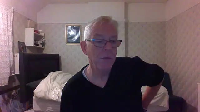 Snapshot of shaun63m chatting on October 29, 1:30 am shaun63m online show from October 29, 1:30 am