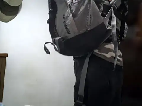 Snapshot of hideonbush051 chatting on September 28, 4:05 pm hideonbush051 online show from September 28, 4:05 pm