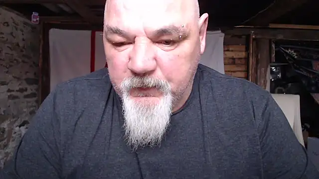 Newfiesausage1972 online show from February 19, 8:27 pm