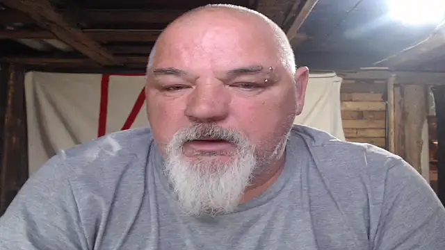 Newfiesausage1972 online show from May 14, 12:47 pm