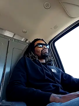 1BeautyN1Beast online show from March 3, 3:35 pm