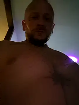 Snapshot of RomWoolf chatting on September 17, 9:38 pm RomWoolf online show from September 17, 9:38 pm