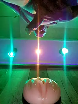 Snapshot of RomWoolf chatting on February 24, 7:19 pm RomWoolf online show from February 24, 7:19 pm