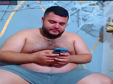 Snapshot of damian_chubby chatting on October 25, 1:35 pm damian chubby online show from October 25, 1:35 pm