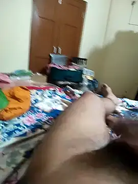 Snapshot of vini1754 chatting on December 3, 8:39 pm vini1754 online show from December 3, 8:39 pm