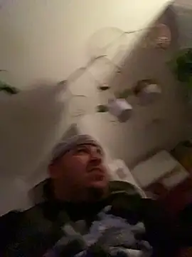 Snapshot of valleyoneofakind chatting on February 2, 5:53 am valleyoneofakind online show from February 2, 5:53 am