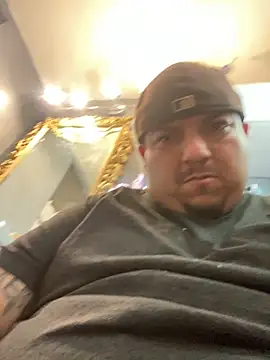 Snapshot of valleyoneofakind chatting on December 8, 9:30 pm valleyoneofakind online show from December 8, 9:30 pm