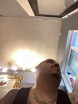 Snapshot of valleyoneofakind chatting on December 13, 3:54 pm valleyoneofakind online show from December 13, 3:54 pm