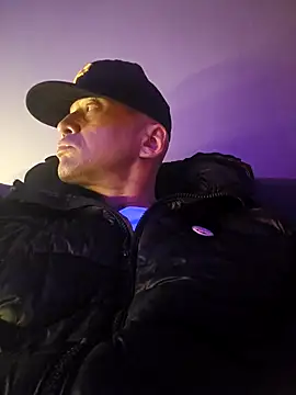 Snapshot of McdyllanXX chatting on March 18, 9:43 pm McdyllanXX online show from March 18, 9:43 pm