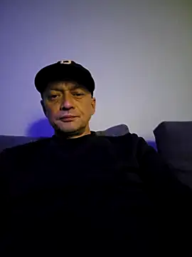 Snapshot of McdyllanXX chatting on February 5, 12:31 am McdyllanXX online show from February 5, 12:31 am