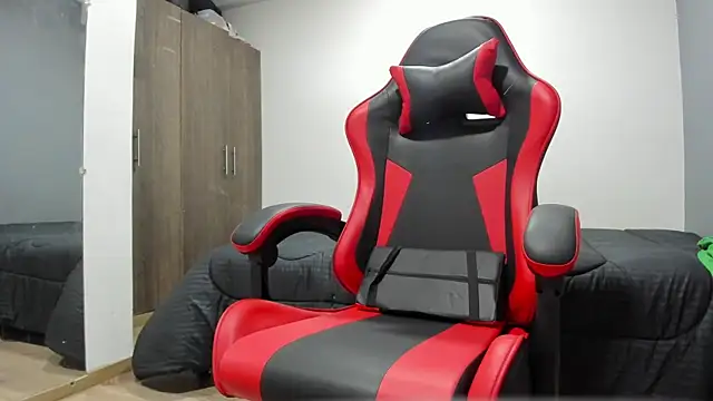 Snapshot of taurus_boy1 chatting on October 1, 12:20 pm taurus boy1 online show from October 1, 12:20 pm