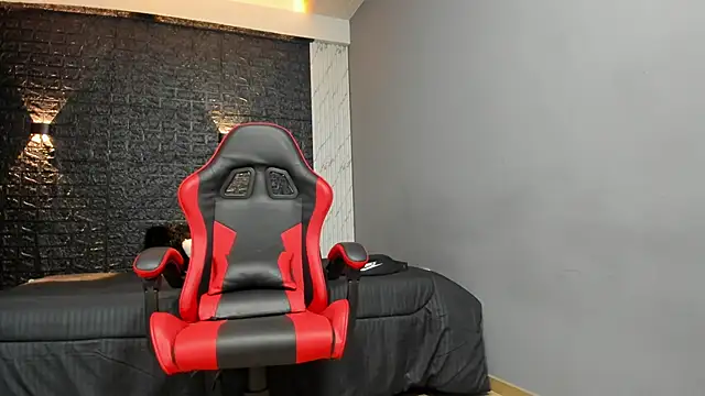 Snapshot of taurus_boy1 chatting on October 18, 2:11 pm taurus boy1 online show from October 18, 2:11 pm