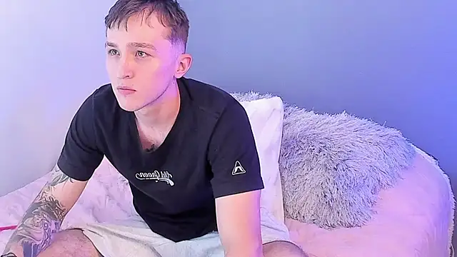 Snapshot of Dylanwhite23_ chatting on February 26, 3:52 pm Dylanwhite23  online show from February 26, 3:52 pm
