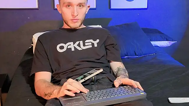 Dylanwhite23  online show from March 9, 2:49 am