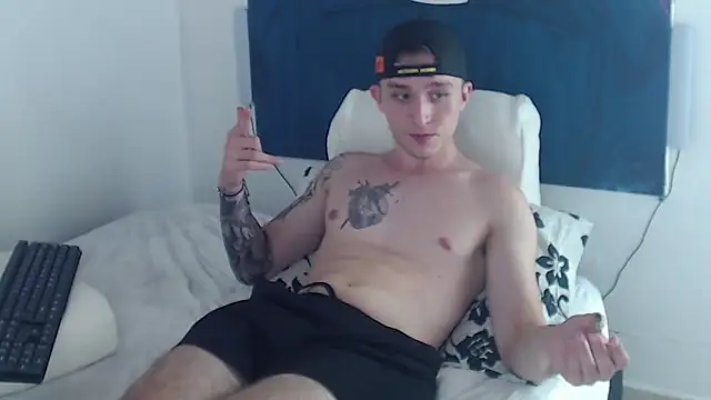 Snapshot of Dylanwhite23_ chatting on January 3, 4:33 am Dylanwhite23  online show from January 3, 4:33 am