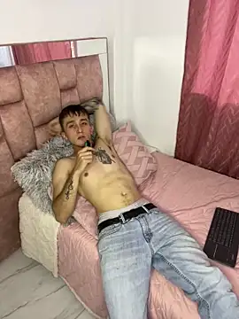 Snapshot of Dylanwhite23_ chatting on January 16, 10:55 pm Dylanwhite23  online show from January 16, 10:55 pm