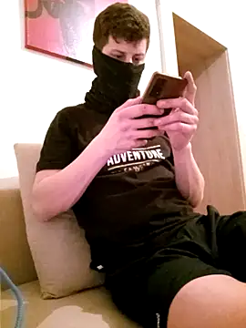 YoungestIlai online show from March 4, 8:49 pm