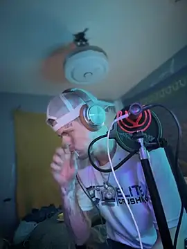 traejddd online show from September 23, 1:38 am