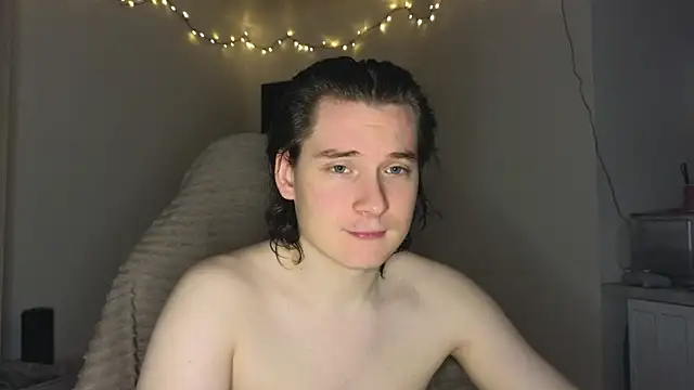 Snapshot of MoreRealAlex chatting on December 1, 12:08 pm MoreRealAlex online show from December 1, 12:08 pm